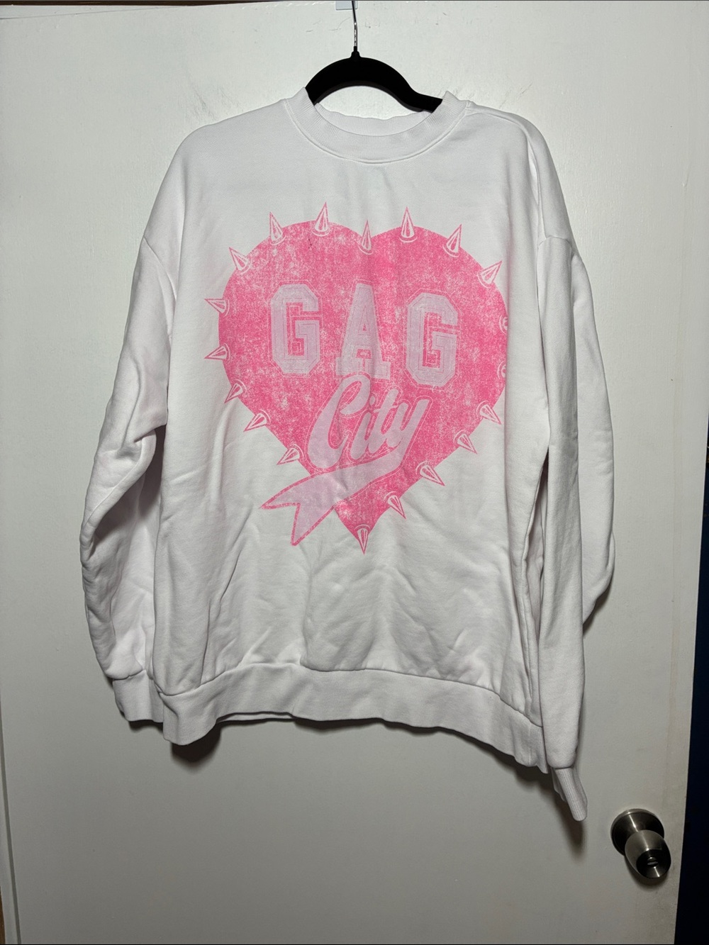Nikki Minaj GAG City Women's White Crewneck Sweatshirt with Pink Heart Graphic
